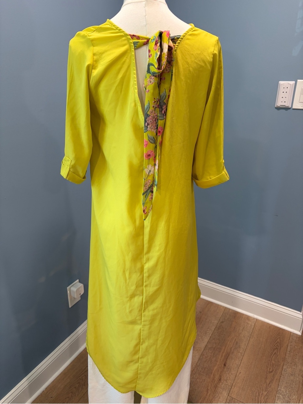 Sweet Pea Stacy Frati Lime Silky Blend High Low Blouse XS Floral Tie Back Top - Picture 4 of 7